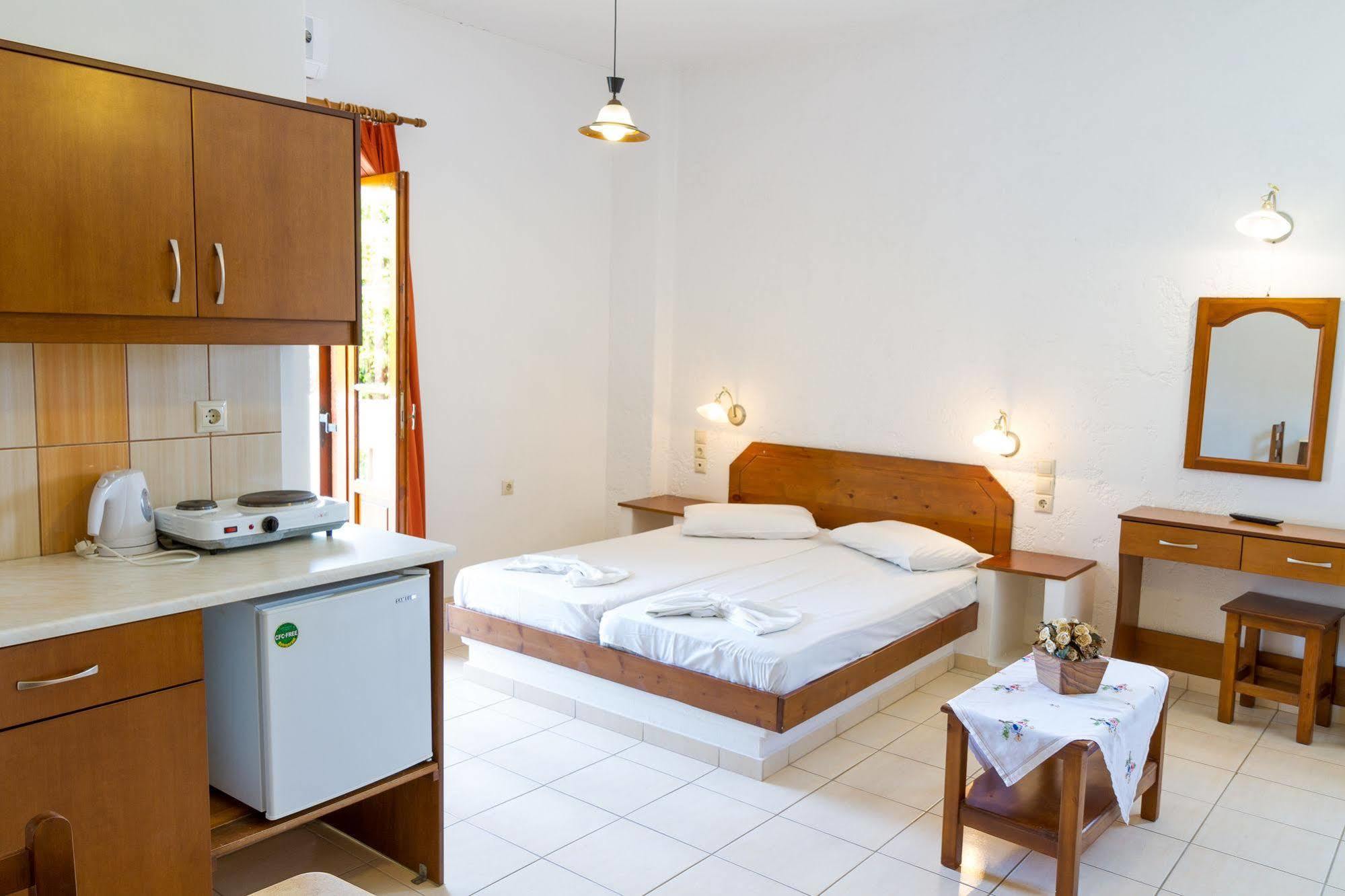 Ideal Hotel Kokkini Hani Екстер'єр фото